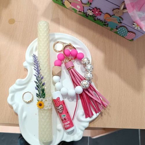 Decorative plate new with candle, keychain, lip balm and rings
