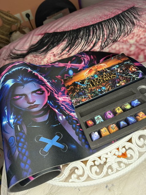 League of Legends gaming set with Jinx mouse pad and keycaps