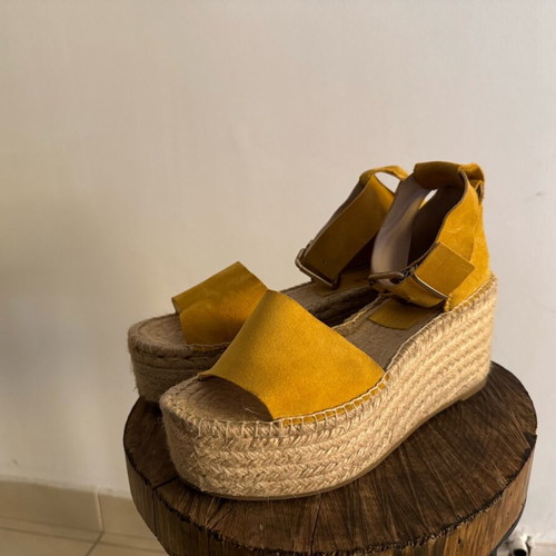 Alohas platform yellow like new, leather, size 39