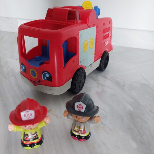 Fischer-Price Little People Fire Truck like new with 2 figures