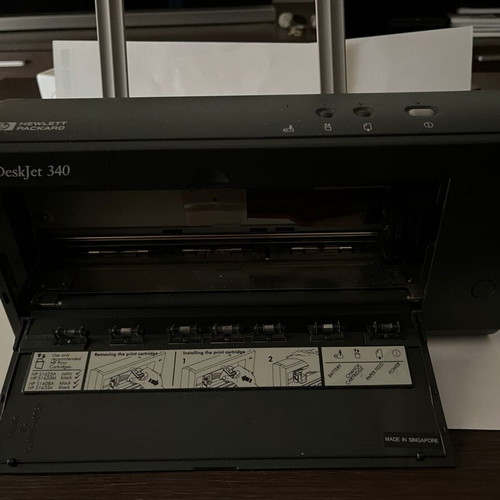 Hewlett Packart Desk Jet 340 portable printer like new