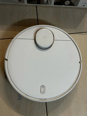 Robotic Vacuum Mop P like new, white