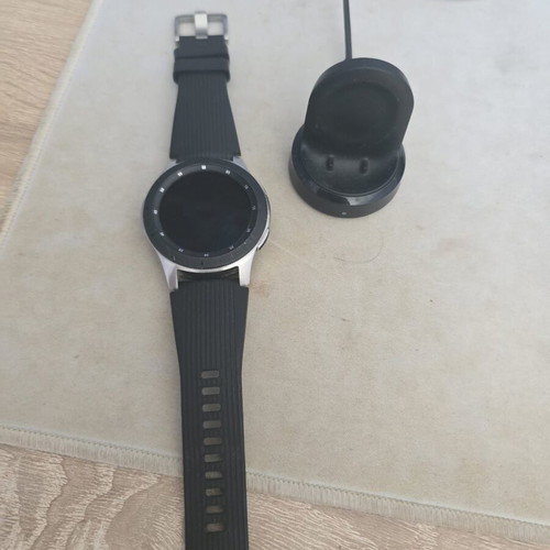 Samsung Galaxy Watch 46mm silver with original charger like new