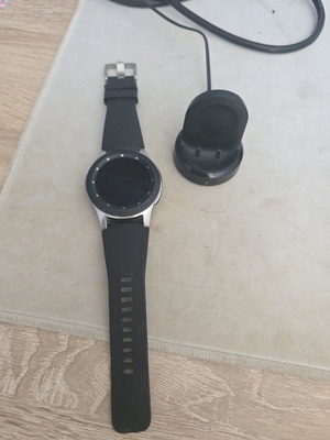 Samsung Galaxy Watch 46mm silver with original charger like new