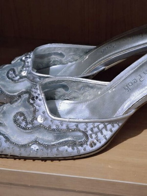 Silver mules like new, size 36, embroidered with sequins