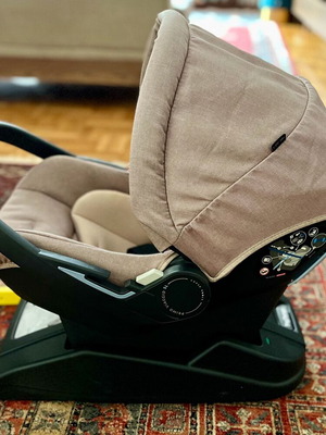 PegPerego car seat egg and Isofix base set used