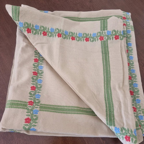 Handmade traditional woven tablecloth like new with 2 napkins