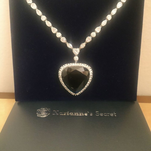 THE JEWEL OF THE TITANIC (THE HEART OF THE OCEAN)