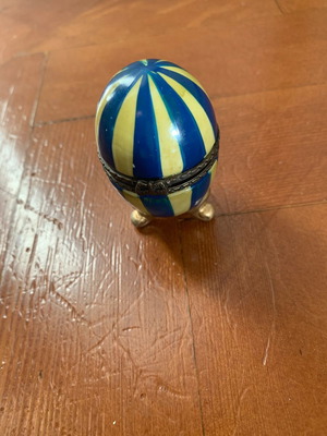 Μινιατούρες πορσελάνης και βαζάκια πορσελάνης