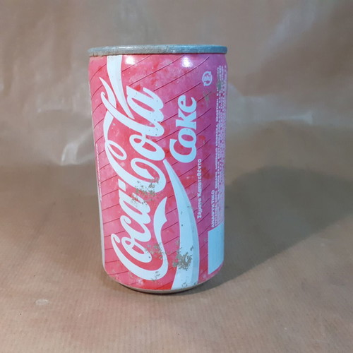 Coca-Cola and Ivi aluminum cans used from the 1980s