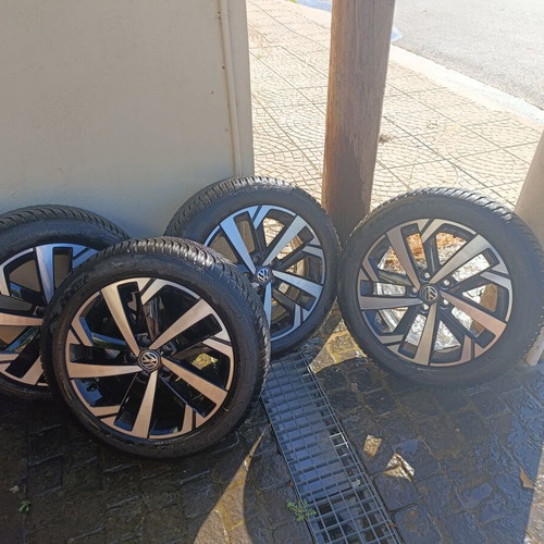Volkswagen Polo Highline genuine wheel tires like new