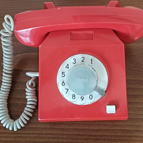 Vintage RFT 1978 telephone used, red, wired