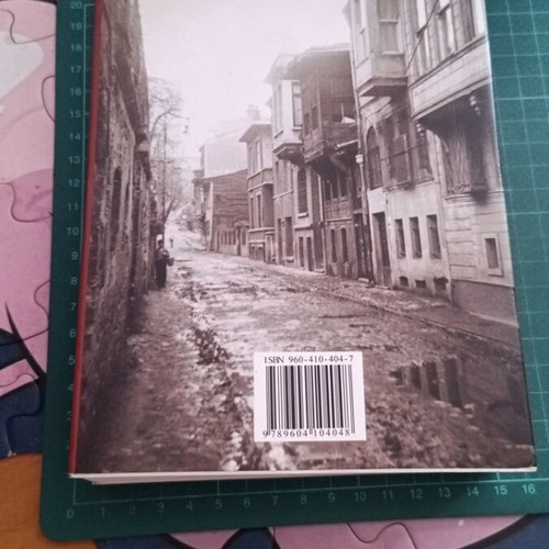 Istanbul City and Memories by Nobel Laureate Orhan Pamuk like new