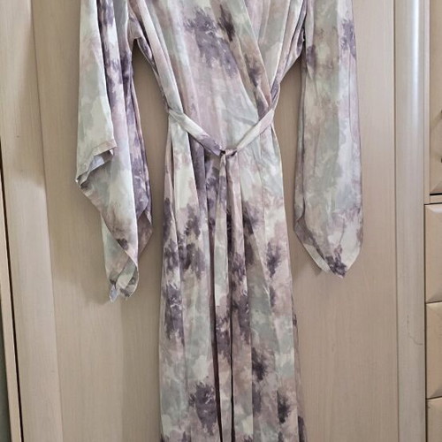 Love to lounge kimono new, size medium, colorful