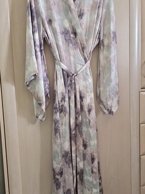 Love to lounge kimono new, size medium, colorful