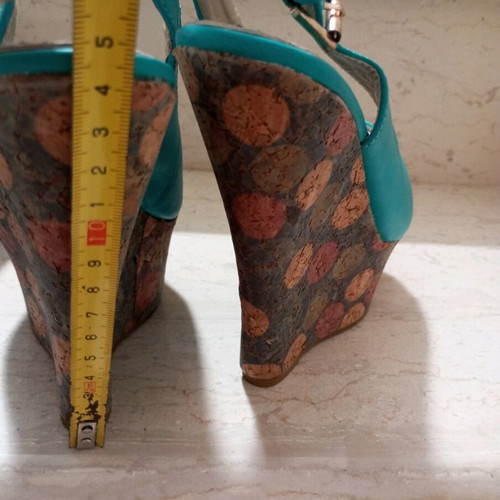 Turquoise platform shoes like new, size 35 with unique heel