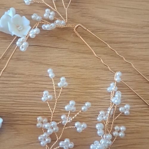 Ceramic hair clips with flowers and fake pearls new, ideal for brides
