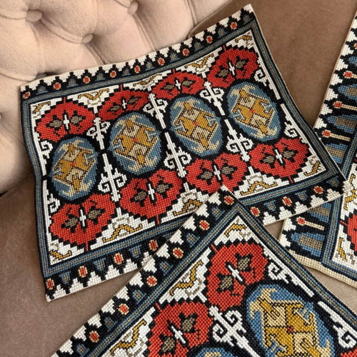 Embroidery set like new, beautiful colors, popular design