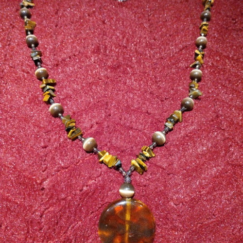 Necklace with tiger eye beads like new, brown shades