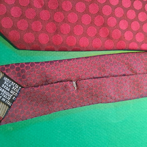 Silk tie like new with motif