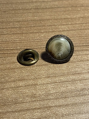 Collectible men's pin bronze type with patterned stone like new
