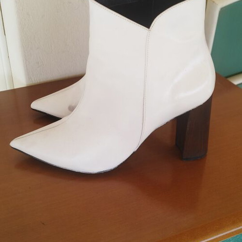 White ankle boots used, 9cm heel, size 39