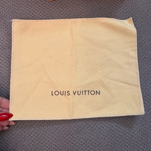 Louis Vuitton box and dustbag for belt like new