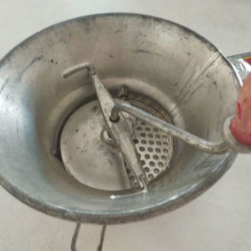 Vintage Passe-Légumes Vegetable Grinder ALG used, red handle