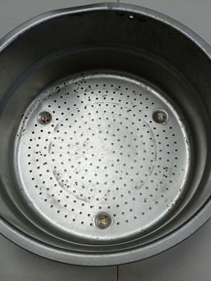 Είδη κουζίνας μεταλλικό μεγάλο και βαθύ τρυπητό μεταχειρισμένο