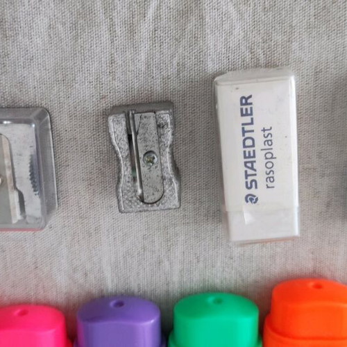 Markers, paints and sharpeners like new, German sharpeners