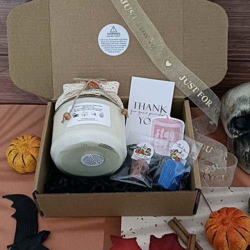 Pumpkin Bourbon Spiced Gift Set with 300ml Soy Candle and Wax Melts