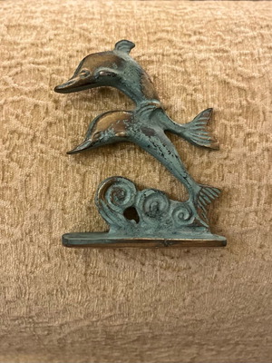 Decorative bronze piece with oxidation like new
