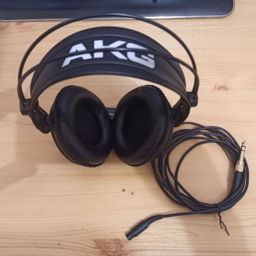 AKG K240 MKII Over Ear Headphones like new wired