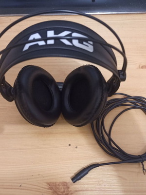 AKG K240 MKII Over Ear Headphones like new wired