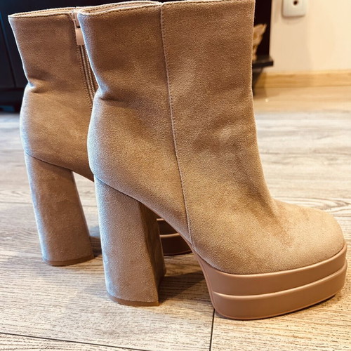 Women's platform boots new, beige suede, size 40