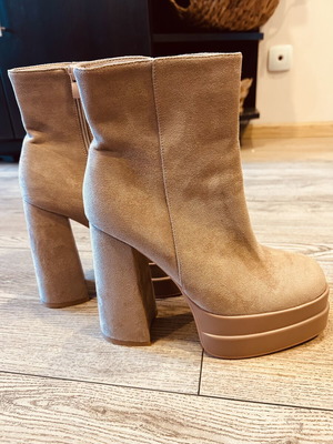 Women's platform boots new, beige suede, size 40