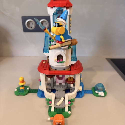 LEGO Super Mario Cat Peach Suit & Frozen Tower Expansion Set 71407