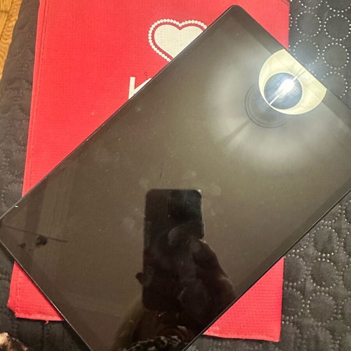 Lenovo tablet with 10’’ screen, almost new