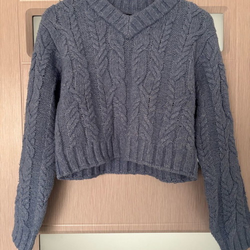 H&M crop sweater size M like new, blue