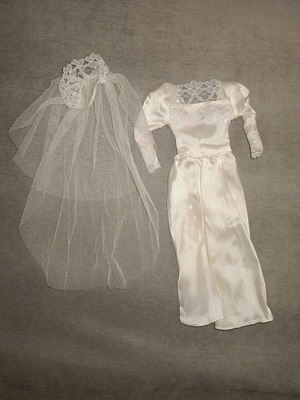 Sindy wedding dress with veil like new for doll