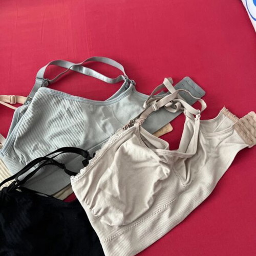 Nursing bras like new, pack of 4, black and grey, size XL