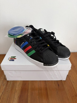 Adidas Superstar Inclusivity sneakers new, multicolor size 44.5