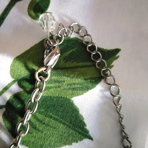 Necklace with earrings used in nude shades