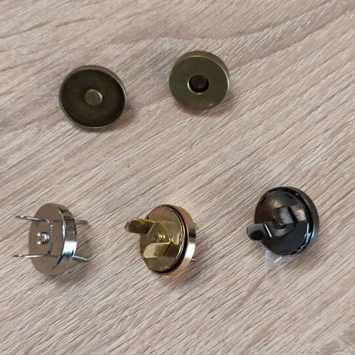 Strong magnet with legs new in various colors