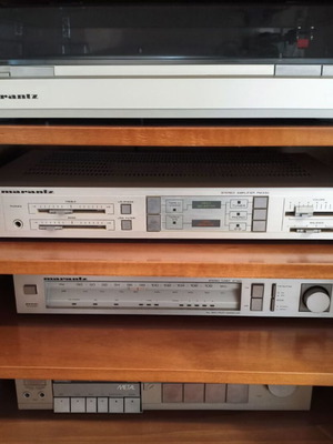 Vintage στερεοφωνικό σύστημα Marantz με πικάπ, ενισχυτή, ραδιόφωνο, κασετόφωνο