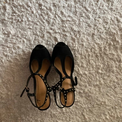 Stradivarius suede sandals size 38, new, with studs