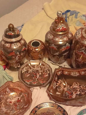 Porcelain set used with authenticity stamp