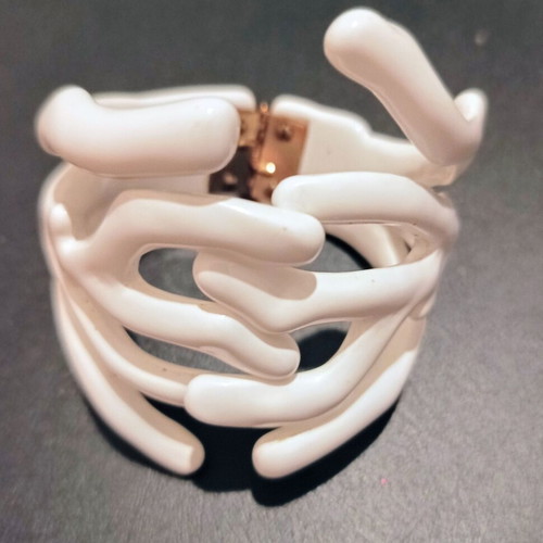 Statement cuff bracelet "Coral" in white resin, Angela Caputi style