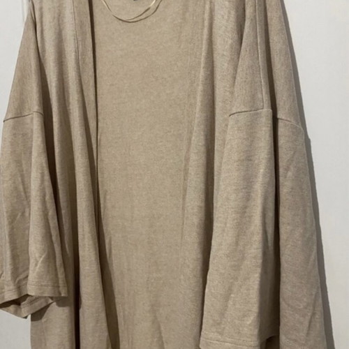 Beige kimono like new with lace and bell sleeves