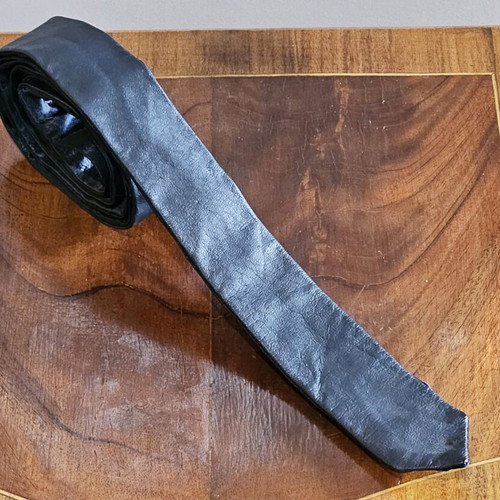 Urban Spirit leather skinny tie like new, black